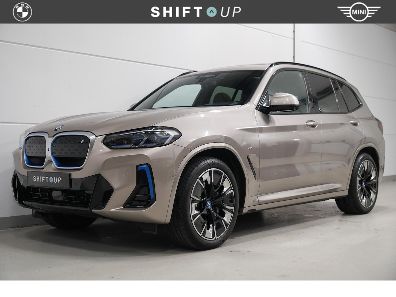 BMW iX3 - 80 kWh M-Sport | Panoramadak | Harman Kardon | Head Up - AutoWereld.nl