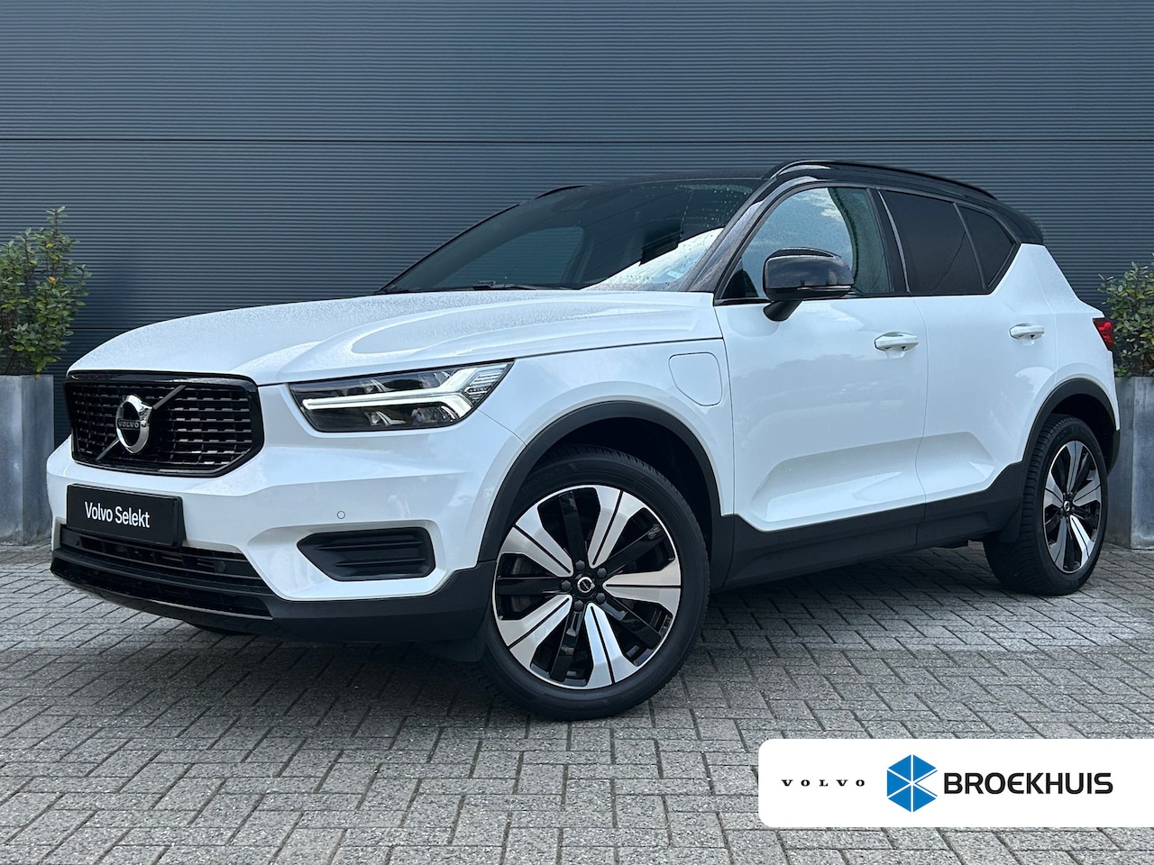 Volvo XC40 - 1.5 T5 Recharge R-Design | Panoramadak | Trekhaak | Camera | Pilot Assist | - AutoWereld.nl