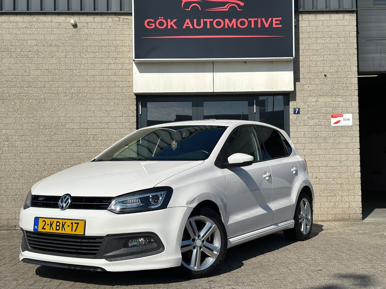 Volkswagen Polo - 1.2 TSI Highline / 3x R-line / Clima / Navi / LED / LM Velgen / Cruise Control - AutoWereld.nl