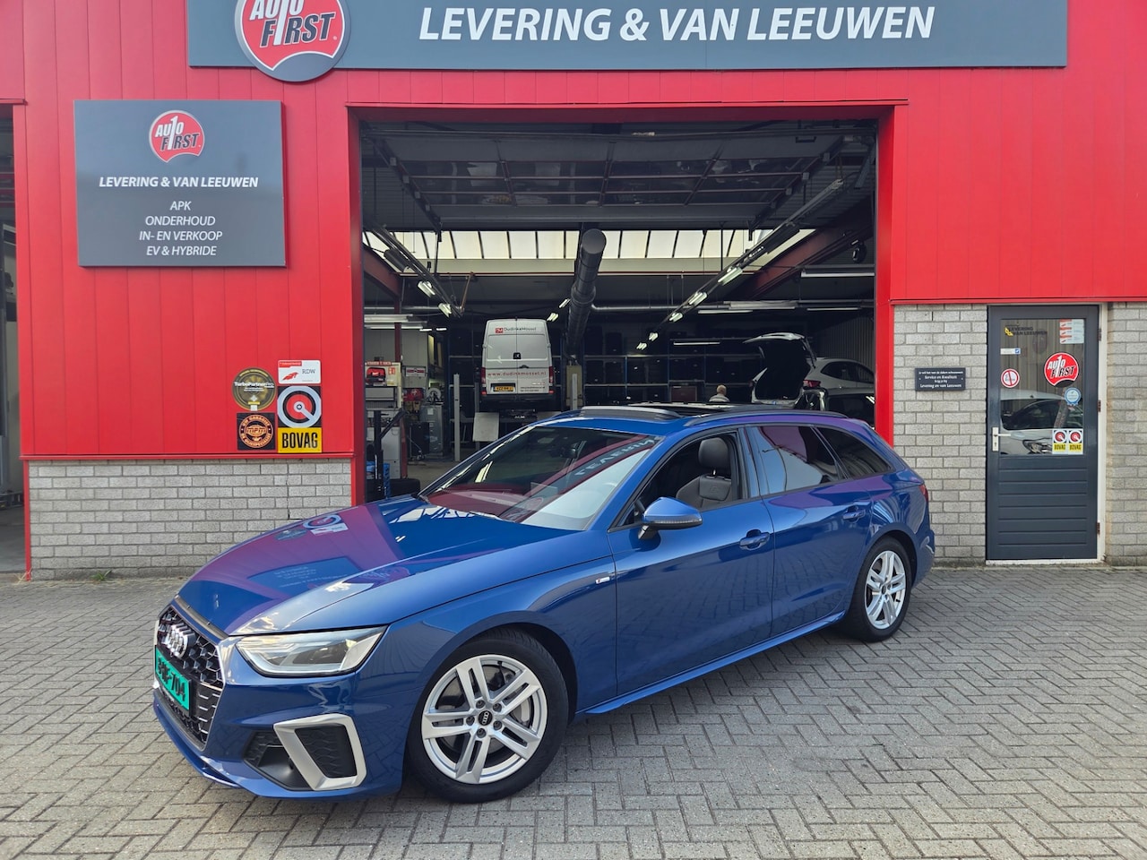 Audi A4 Avant - 45 TFSI quattro Advanced Edition S-Line/ Navigatie/ schuifdak/ Parkeersensoren voor en ach - AutoWereld.nl