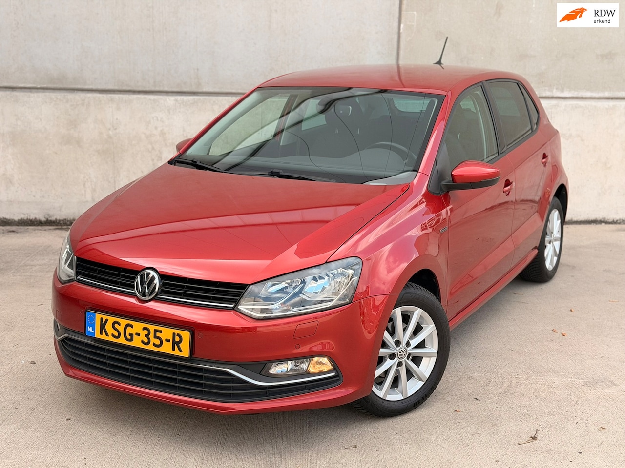 Volkswagen Polo - 1.2 TSI Lounge 6C Navi Cruise Clima CarPlay 15'' AllSeason - AutoWereld.nl