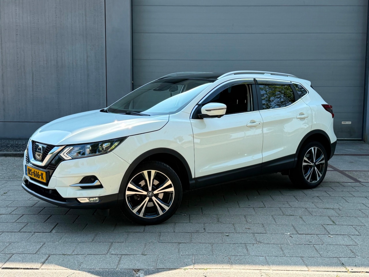 Nissan Qashqai - 1.2 N-Connecta (PANORAMADAK, DIRECTE INRUIL VERKOOP, NAVIGATIE, MULTIMEDIA, ONDERHOUD AANW - AutoWereld.nl