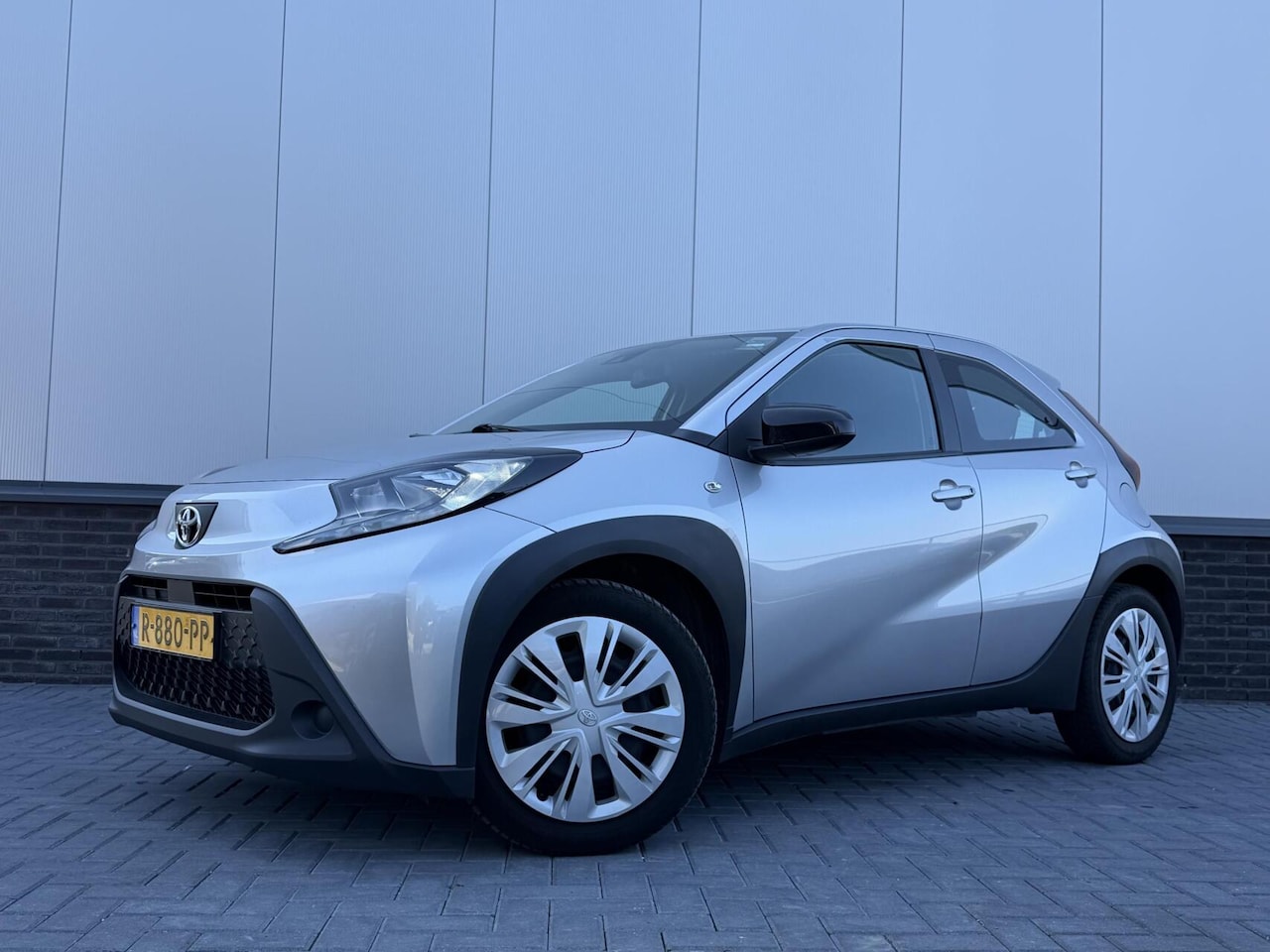 Toyota Aygo X - 1.0 VVT-i MT play 1.0 VVT-i MT Play - AutoWereld.nl