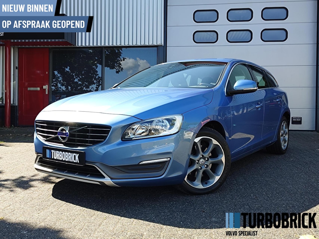 Volvo V60 - 1.6 T3 Automaat|Clima|Cruise|Trekhaak|MY2014|Dealeronderhouden - AutoWereld.nl