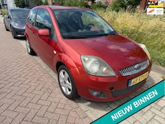 Ford Fiesta - 1.6-16V Futura 101pk Automaat 2e eigenaar Airco Historie