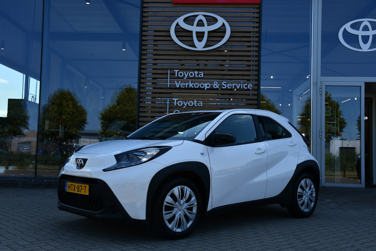Toyota Aygo X - 1.0 VVT-i MT Play 72pk | Cruise control adaptief | Apple Carplay/Android Auto | Achteruitr - AutoWereld.nl