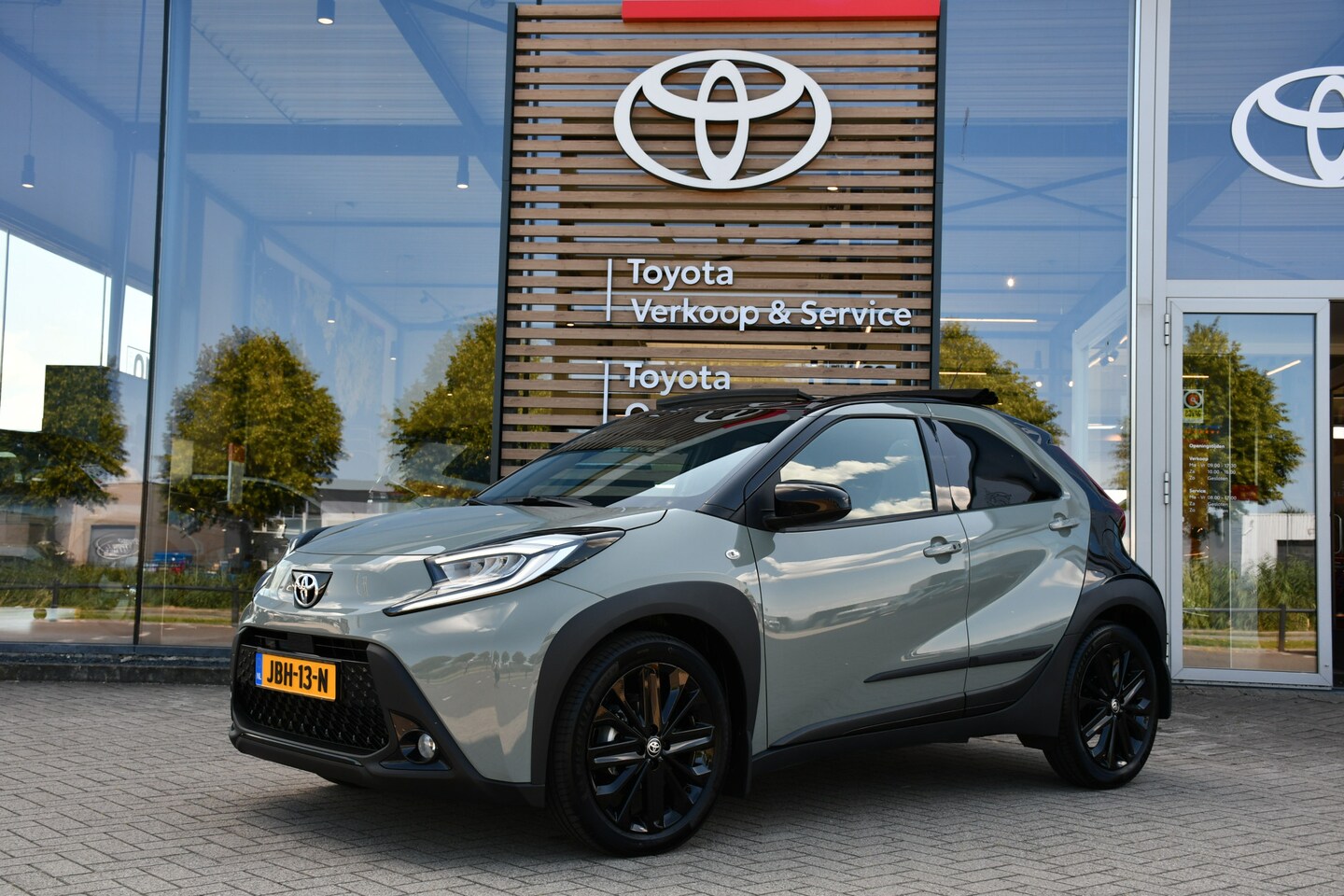 Toyota Aygo X - 1.0 VVT-i S-CVT Premium Automaat 72pk | JBL | PDC | Elektrisch vouwdak | Voorstoelen verwa - AutoWereld.nl