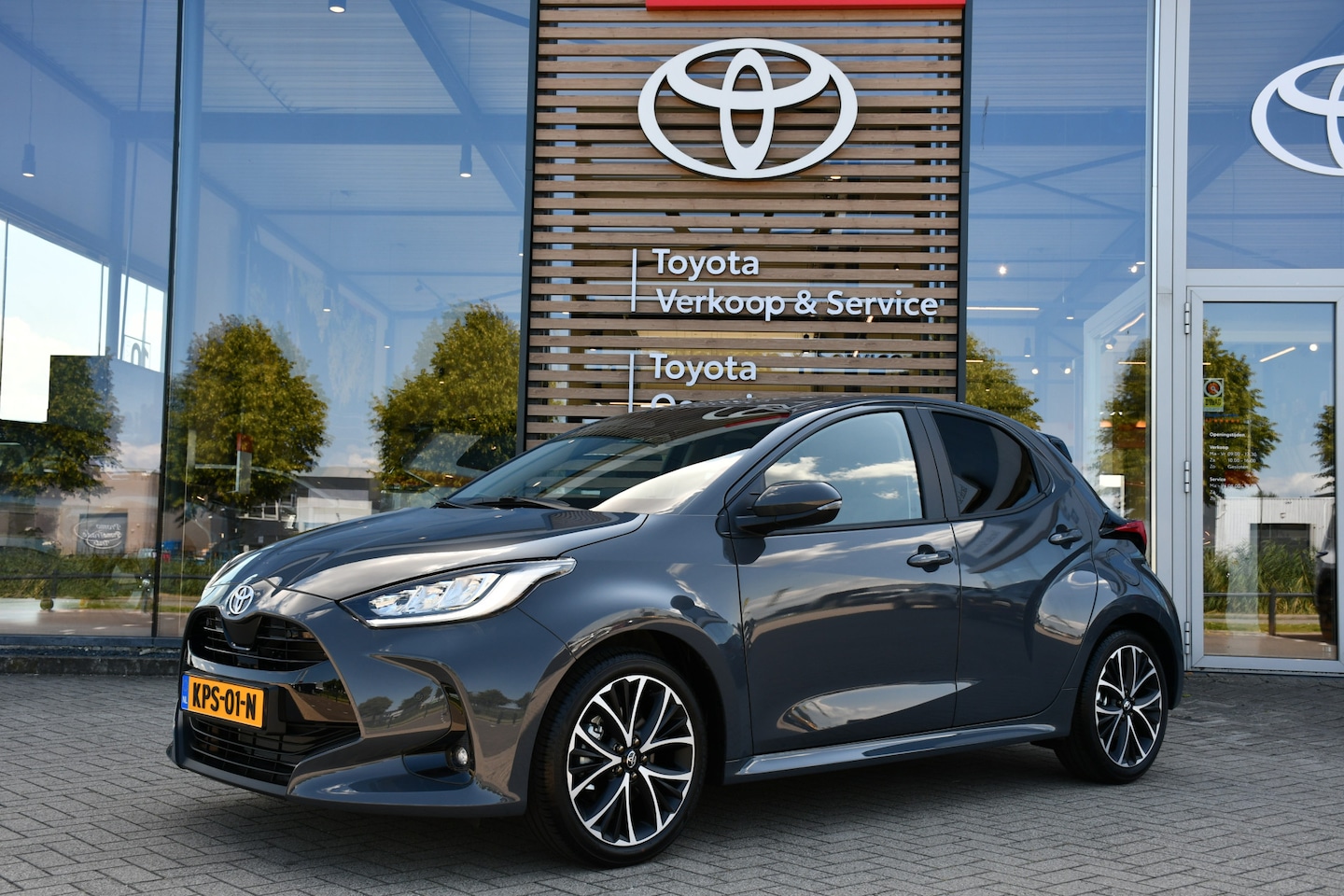 Toyota Yaris - 1.5 Hybrid 115 Dynamic Limited Automaat 116pk | Dodehoek detectie | Parkeersensoren vóór & - AutoWereld.nl
