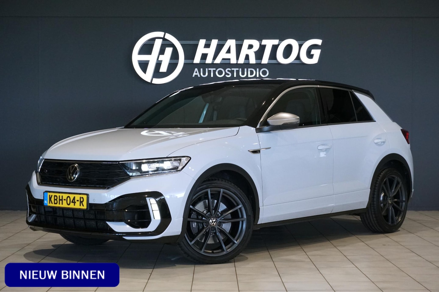Volkswagen T-Roc - 2.0 TSI 4Motion R *dealer onderhouden* + AKRAPOVIC / DCC / CAMERA / BEATS / ACC - AutoWereld.nl