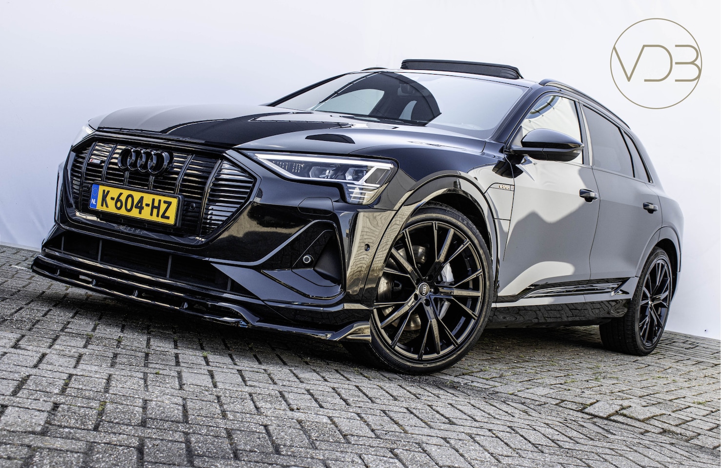 Audi e-tron - 50 SOH 90% S-Line PANO 22inch Origineel NL BTW 1e Eigenaar - AutoWereld.nl