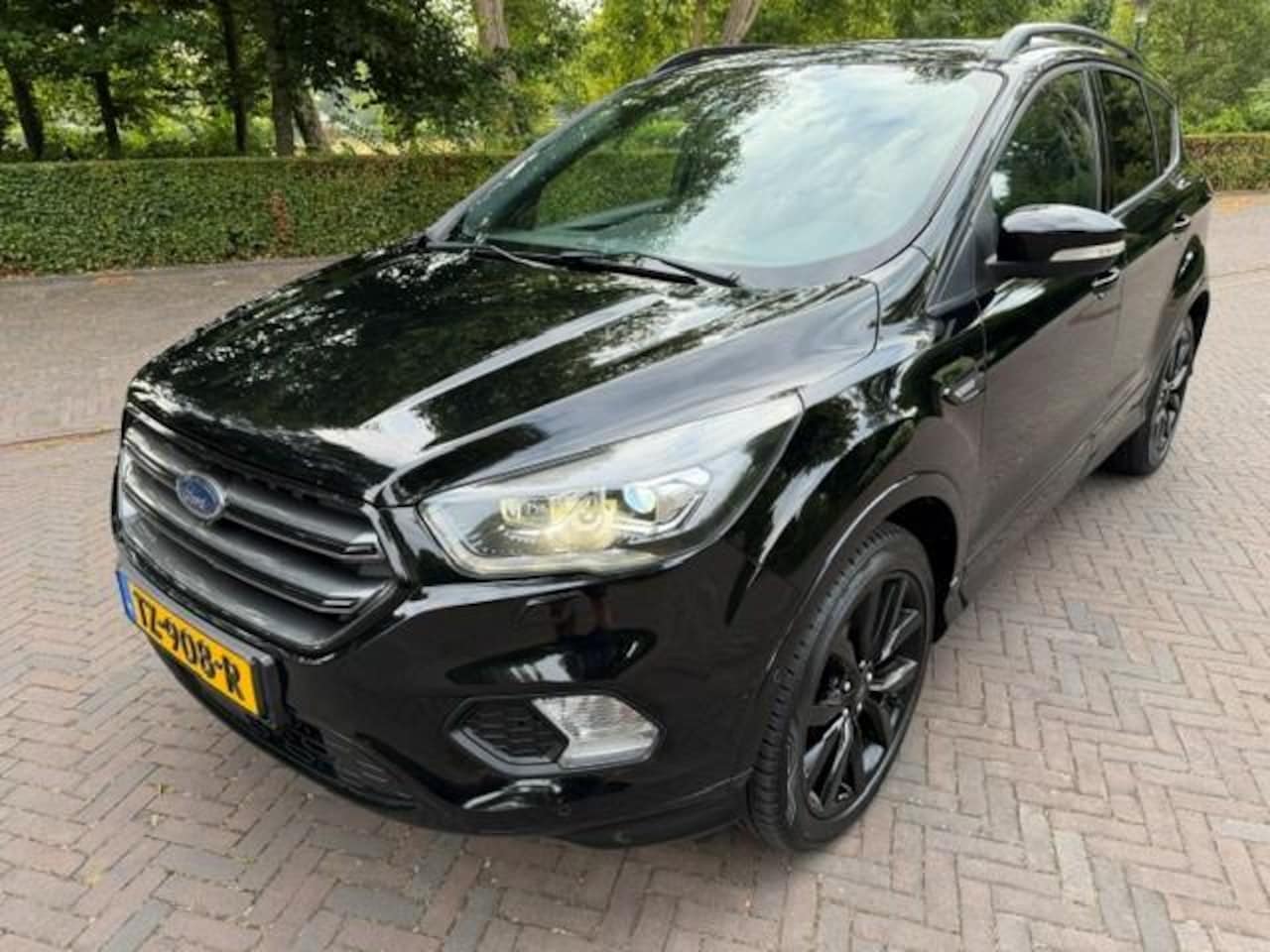 Ford Kuga - 1.5 Ecoboost ST-Line Blackline 150PK/Trekhaak/Xenon/Navi/Acarplay - AutoWereld.nl
