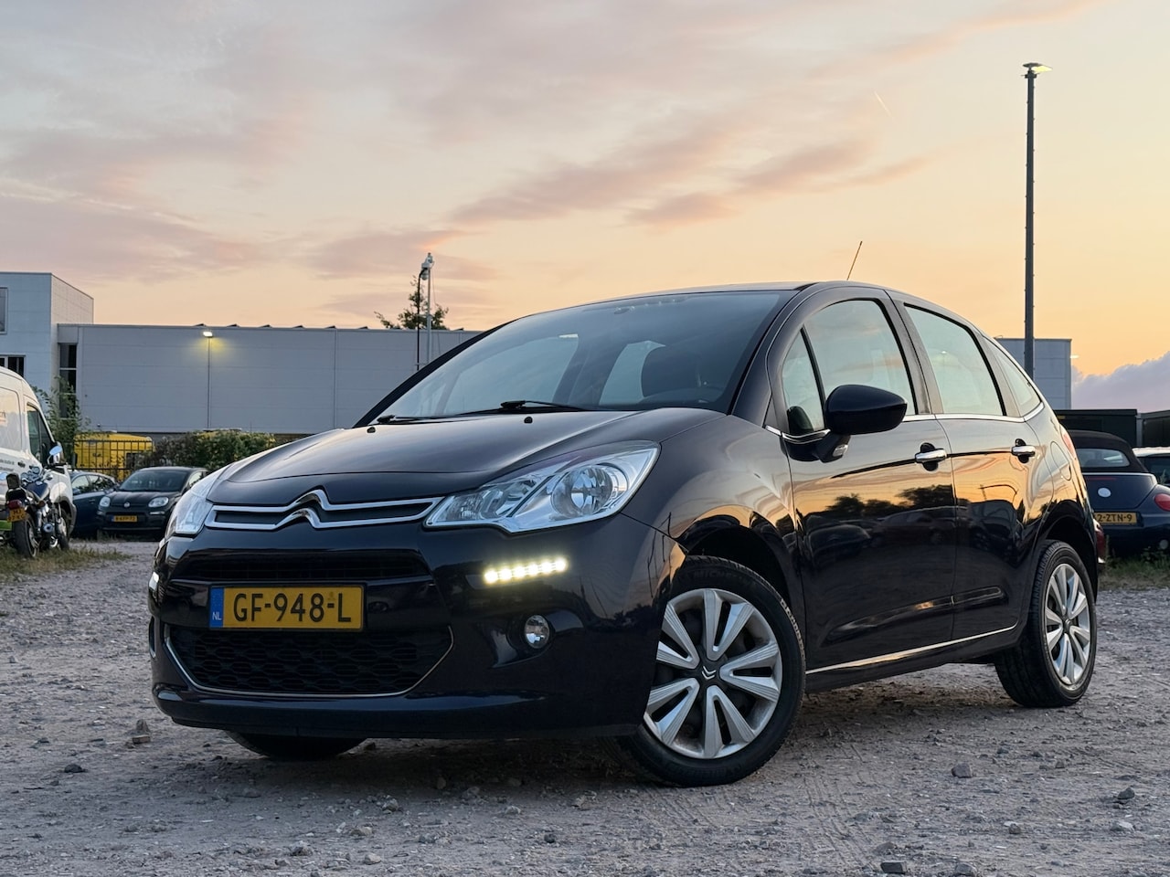 Citroën C3 - 1.0 PureTech Collection/ SCHERM/ LAAG KM - AutoWereld.nl