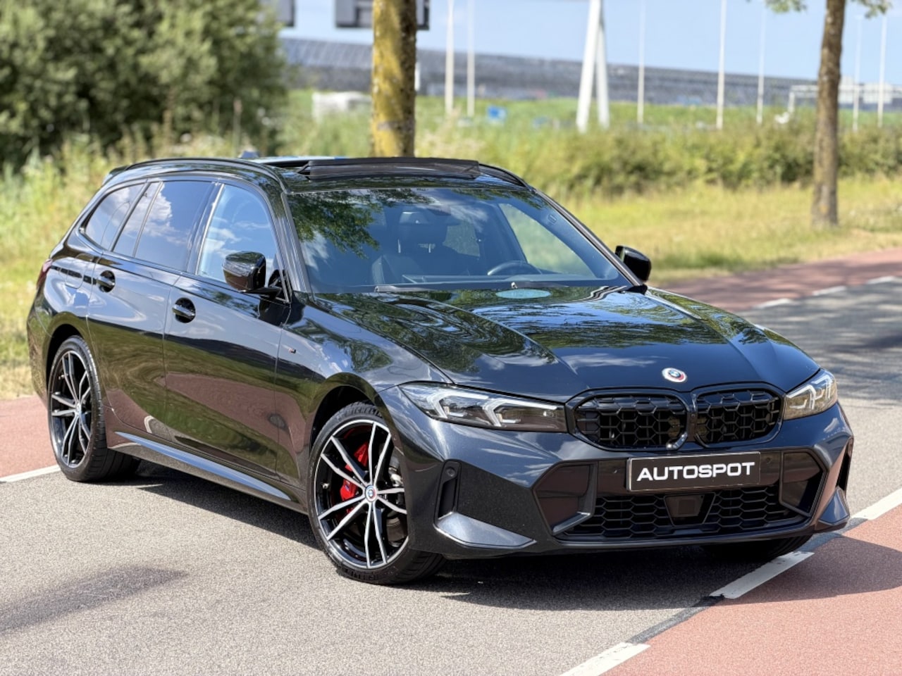 BMW 3-serie Touring - 330e M-Sport Pano H&K ACC M340 Trekhaak - AutoWereld.nl