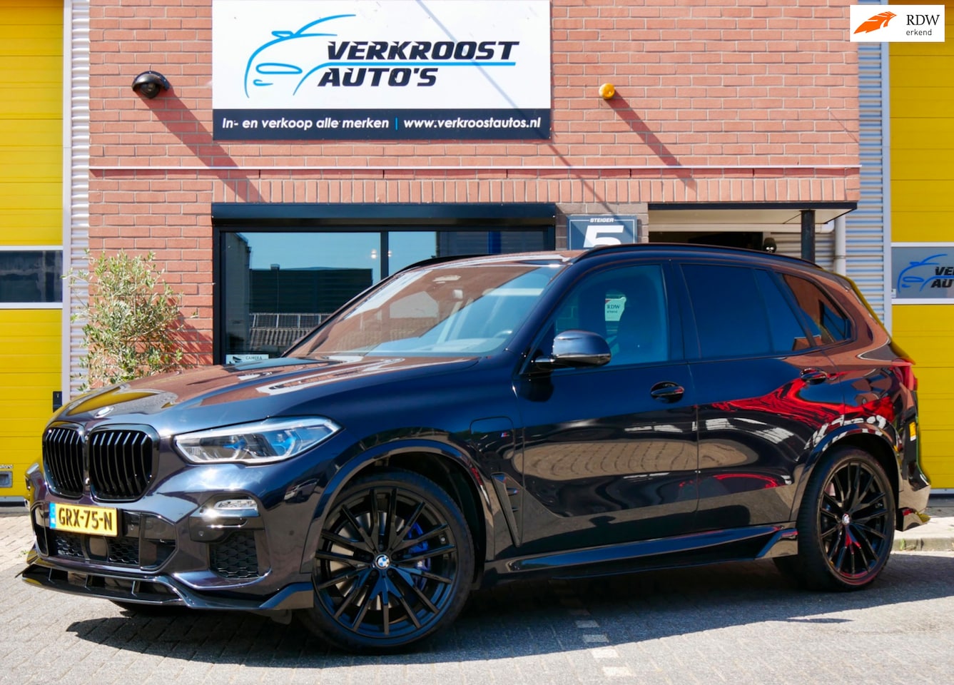 BMW X5 - XDrive45e High Executive. bowers en Wilkens. luchtvering. hud. pano - AutoWereld.nl