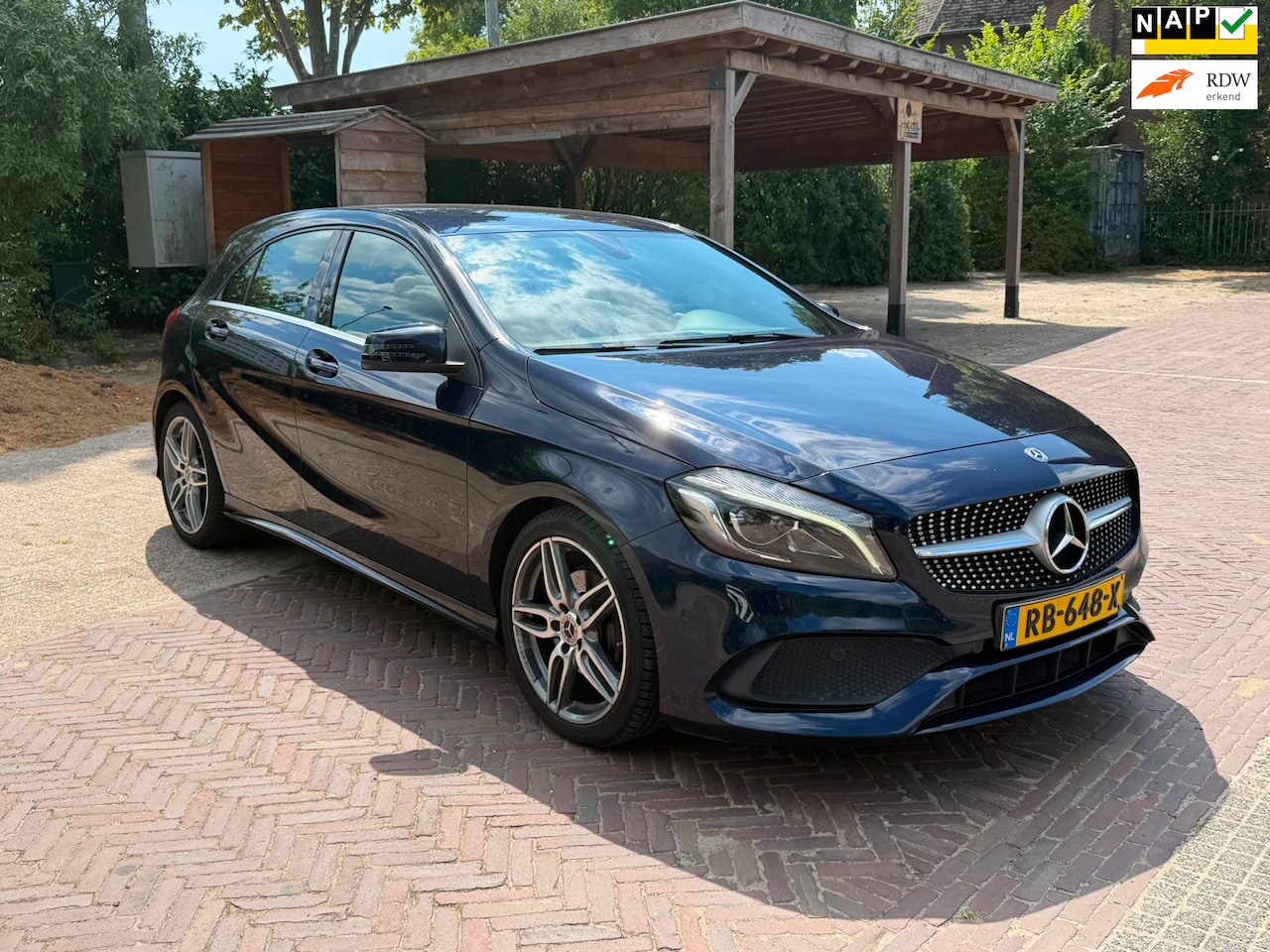 Mercedes-Benz A-klasse - 180 AUTOMAAT met AMG pakket en NAP - AutoWereld.nl