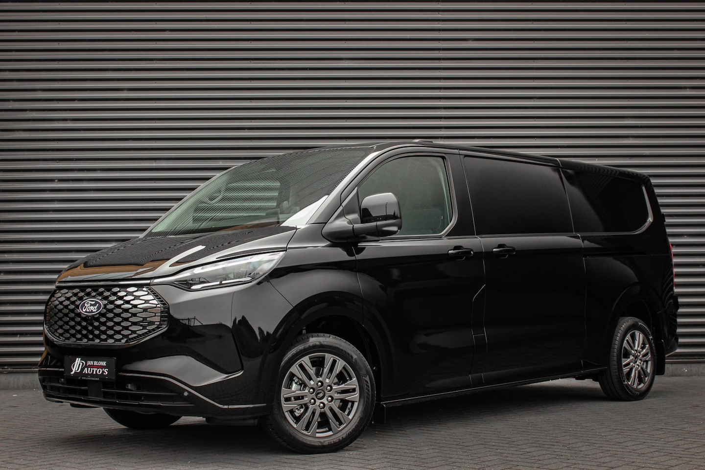Ford E-Transit Cust. - 340 L2H1 Limited 71kWh 218PK / 360 CAMERA / 370KM RANGE / APPLE CARPLAY /DRIVERS- PACK / F - AutoWereld.nl