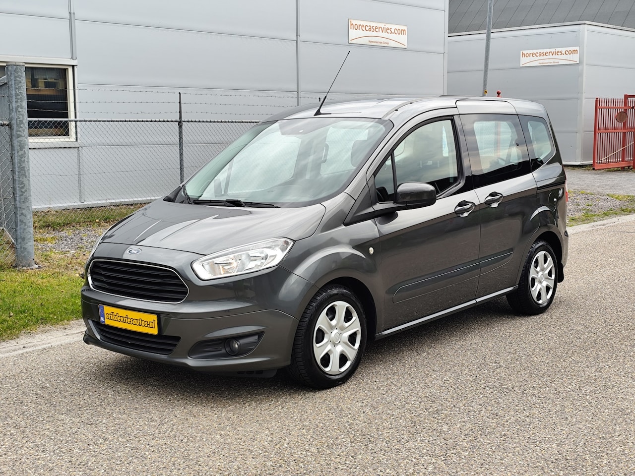 Ford Tourneo Courier - 2x op voorraad ) 1.0 Titanium - AutoWereld.nl