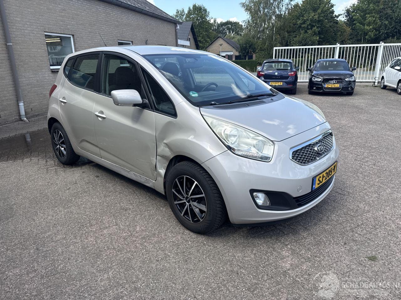 Kia Venga - 1.4 CVVT X-ecutive 1.4 CVVT X-ecutive - AutoWereld.nl
