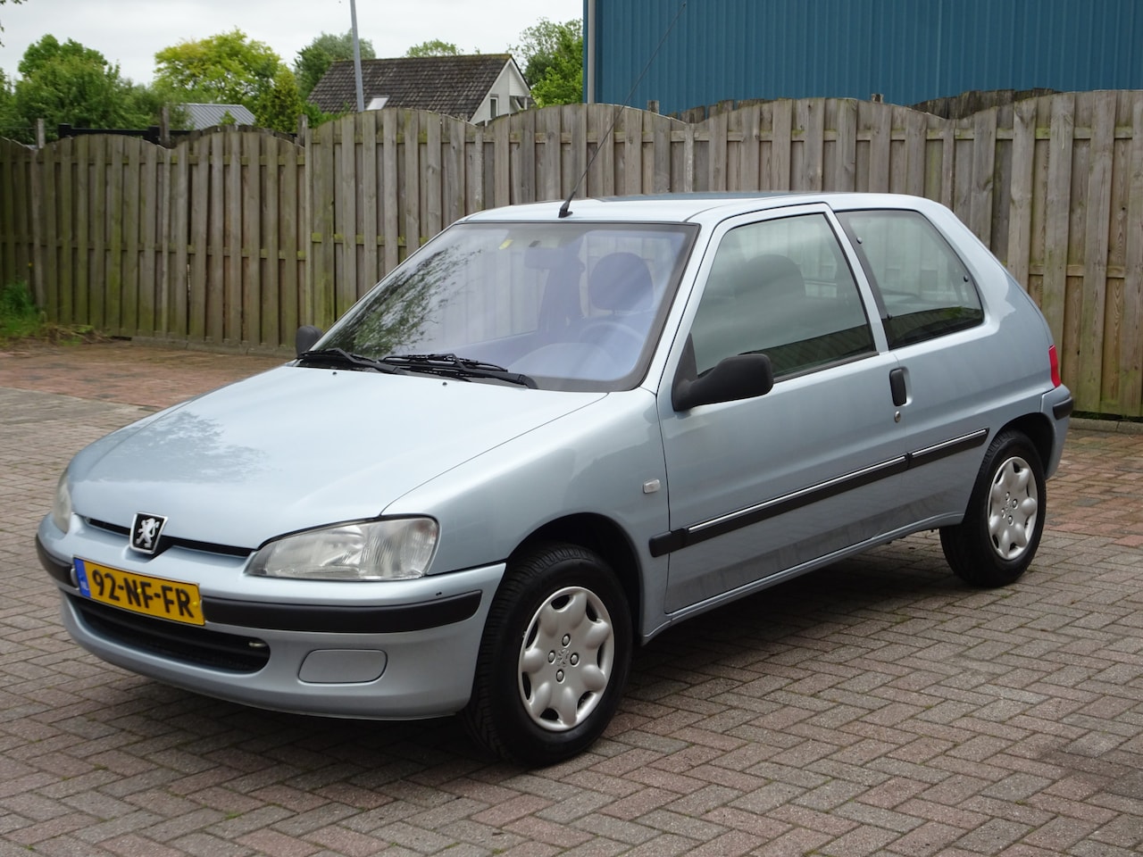 Peugeot 106 - 1.1 XT Stuurbekrachtiging, elektrische ramen, centrale vergrendeling, trekhaak, enz. - AutoWereld.nl