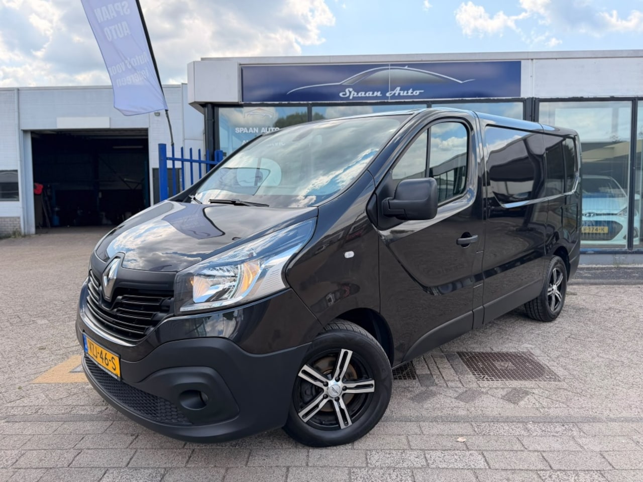 Renault Trafic - 1.6 dCi T27 L1H1 Comfort | CRUISE | KEYLESS | TREKHAAK | CAMERA - AutoWereld.nl