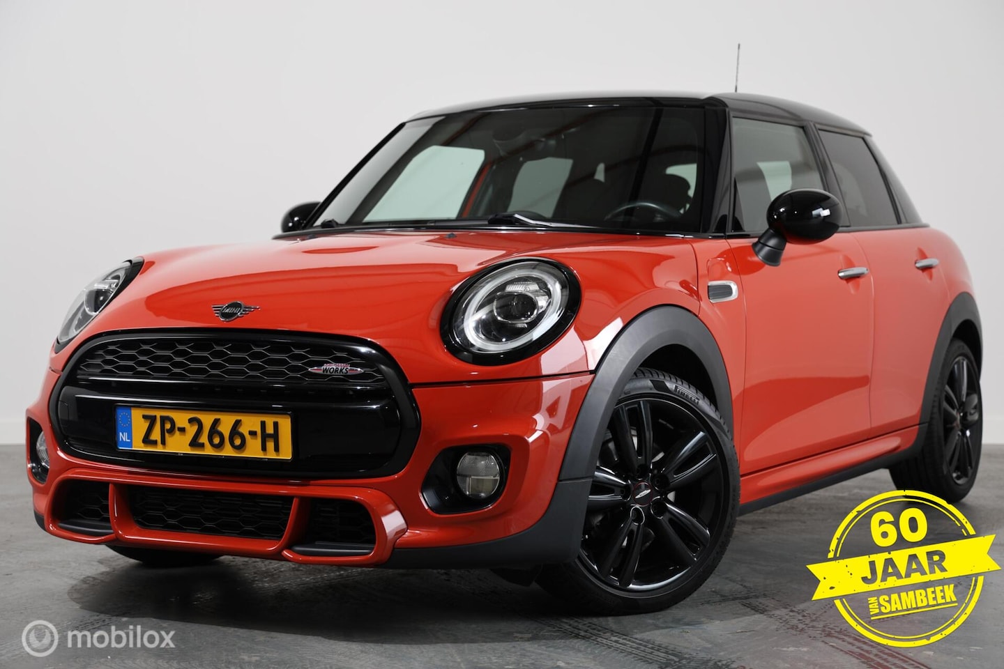 MINI 5-Deurs - Cooper 1.5 Carplay - JCW interieur - Airco - AutoWereld.nl