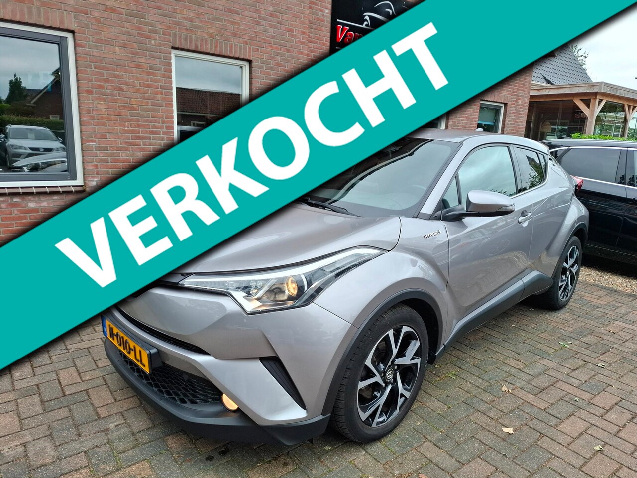 Toyota C-HR - 1.8 Hybrid Dynamic Sport. Dealer onderhouden, zeer netjes! O.a. cruise, navi, camera, stoe - AutoWereld.nl