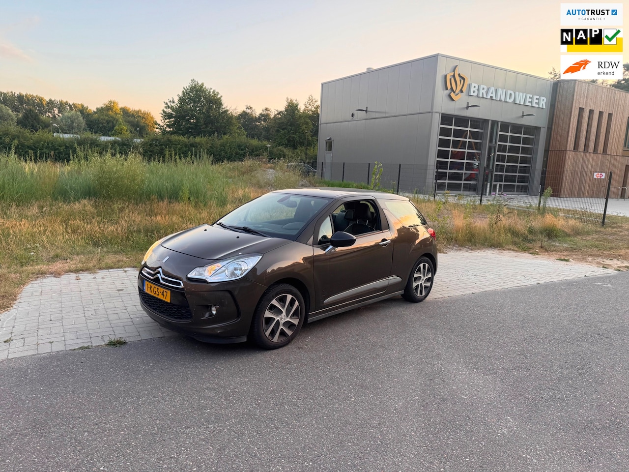 Citroën DS3 - 1.4 e-HDi Chic Automaat.Navi.Clima - AutoWereld.nl