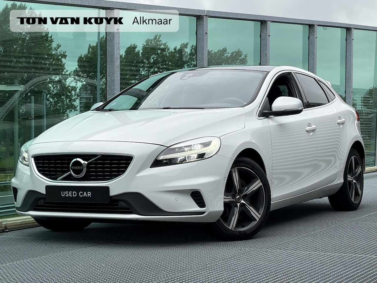 Volvo V40 - 1.5 T3 Polar+ Sport Automaat / Panoramadak / Leder-nubuck / Climate control /Cruise contro - AutoWereld.nl