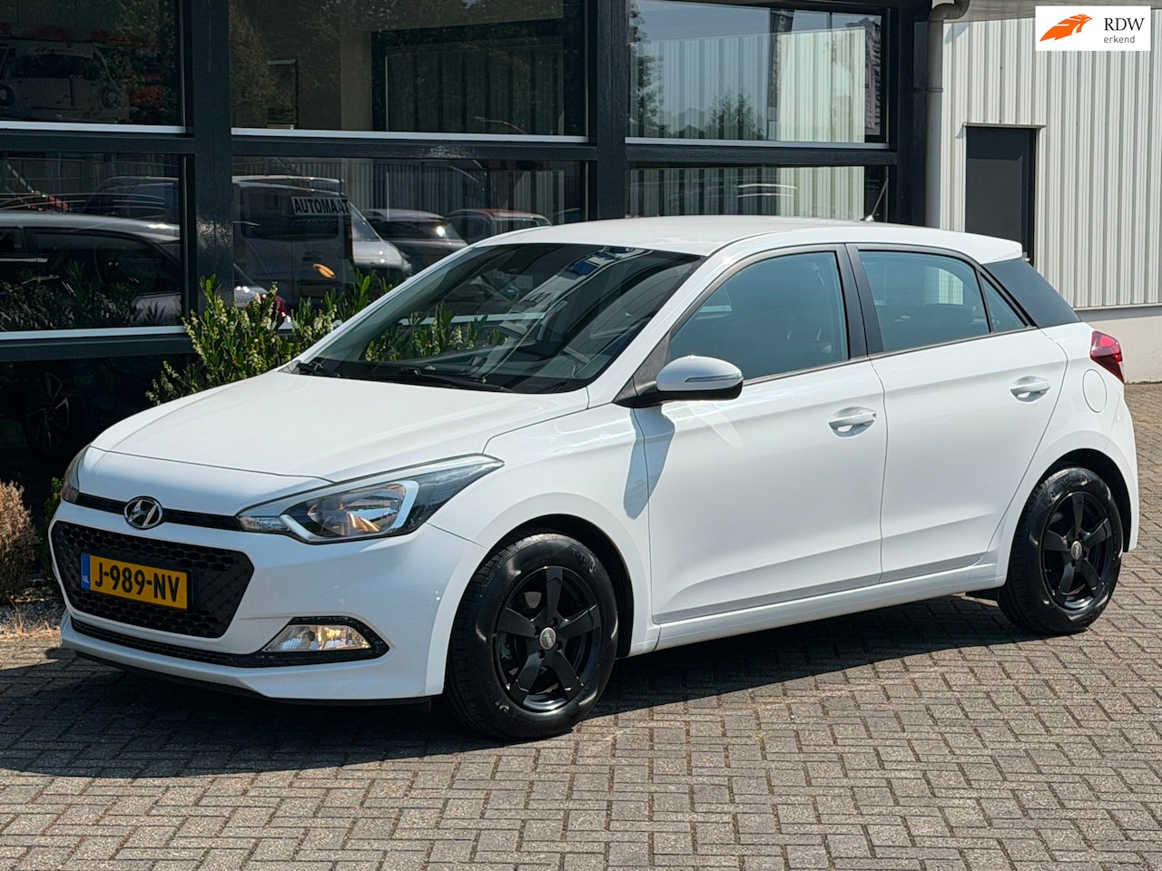 Hyundai i20 - 1.4i i-Motion Automaat Airco Trekhaak Rijklaar !! - AutoWereld.nl