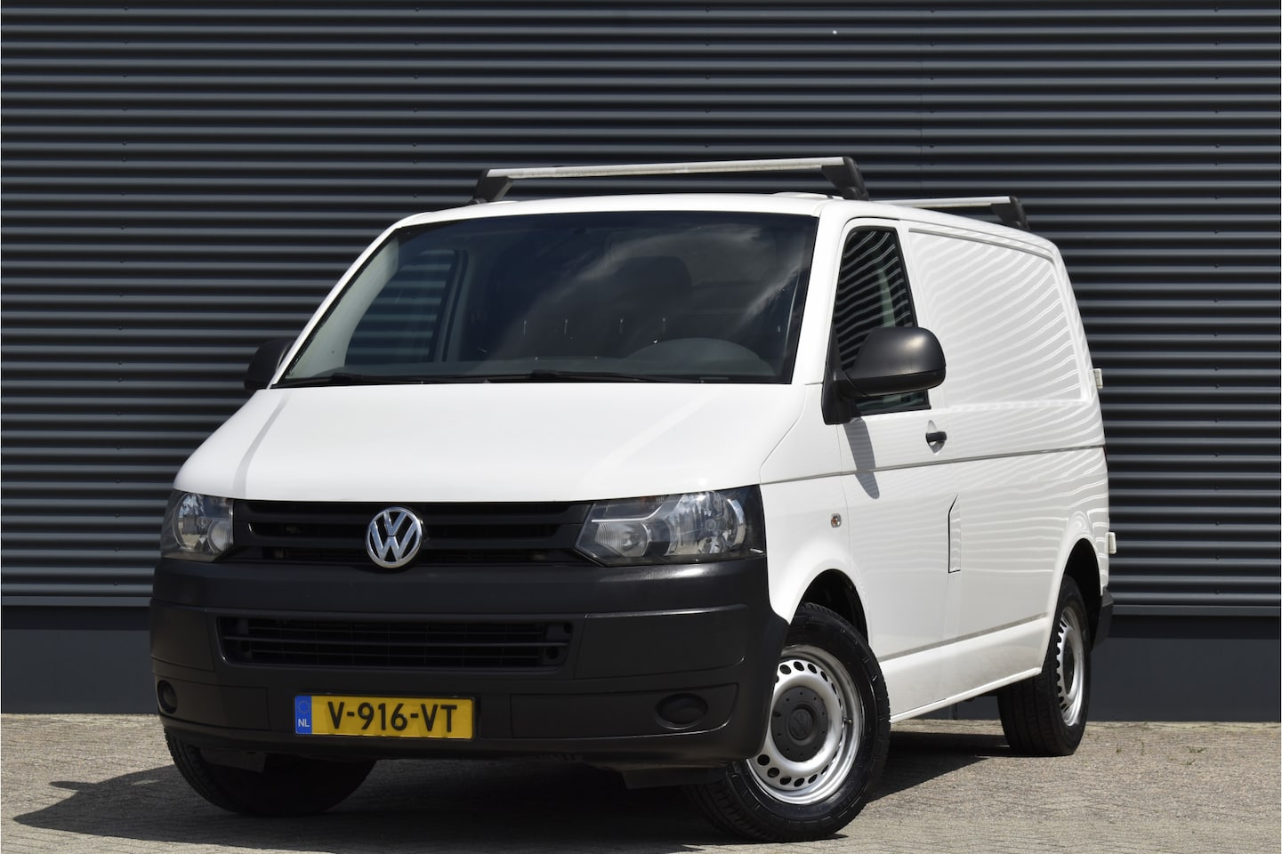 Volkswagen Transporter - 2.0 TDI L1H1 BlueMotion Trekhaak - Navi - Stoelverw. - AutoWereld.nl