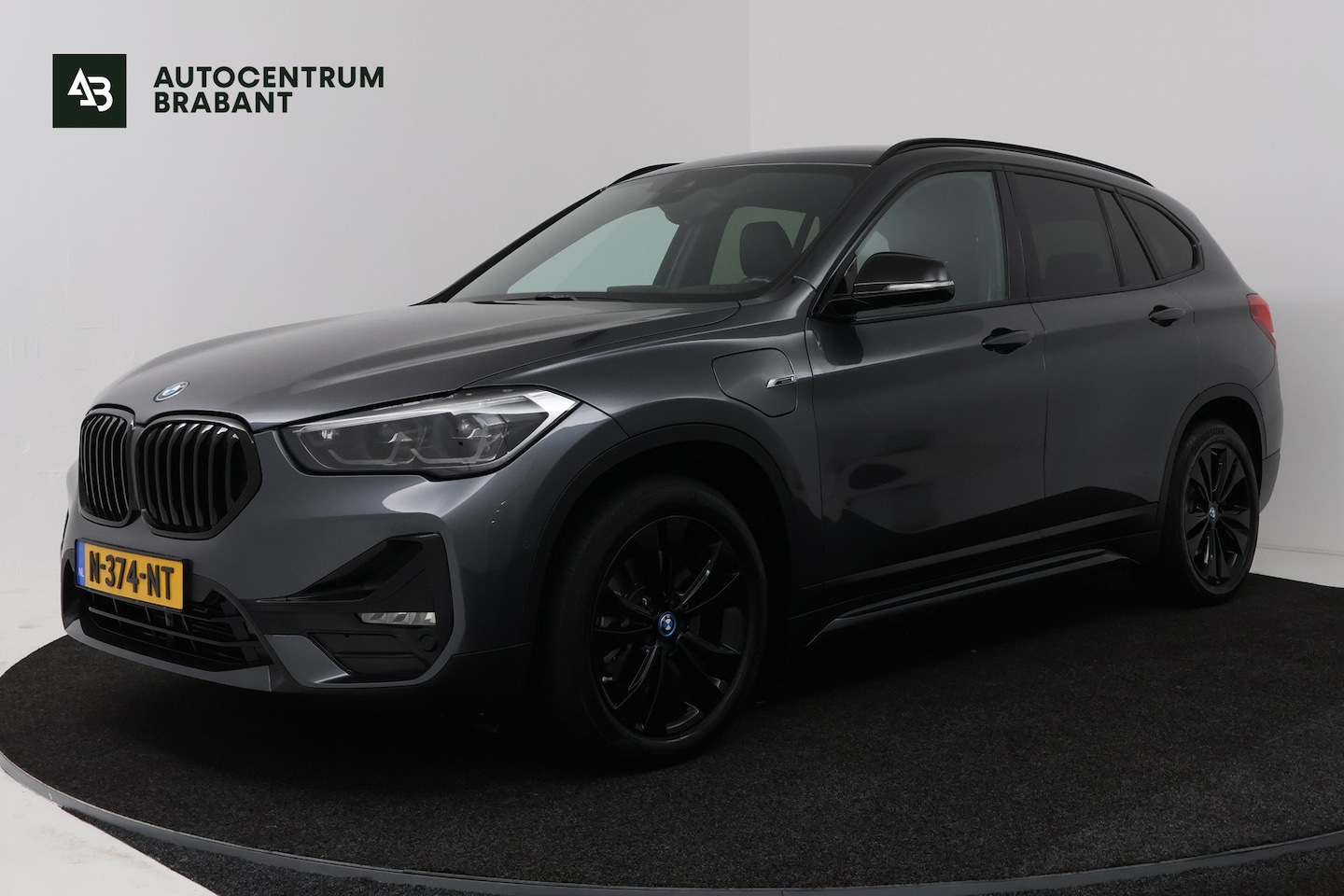 BMW X1 - XDrive25e Business Edition Plus (STOELVERWARMING, HEAD-UP DISPLAY, NAVIGATIE, DEALER ONDER - AutoWereld.nl