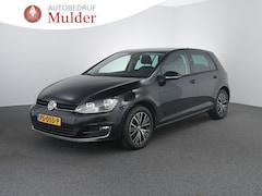 Volkswagen Golf - 1.2 TSI Connected Series | Allstar | Stoelverwarming | Trekhaak | Cruise |