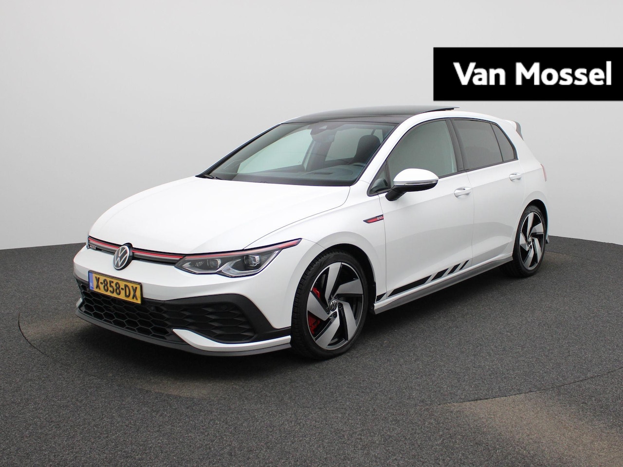 Volkswagen Golf - 2.0 TSI GTI Clubsport 301 PK| Panoramadak | LED Matrix | Head-Up-Display | Stoelverwarming - AutoWereld.nl