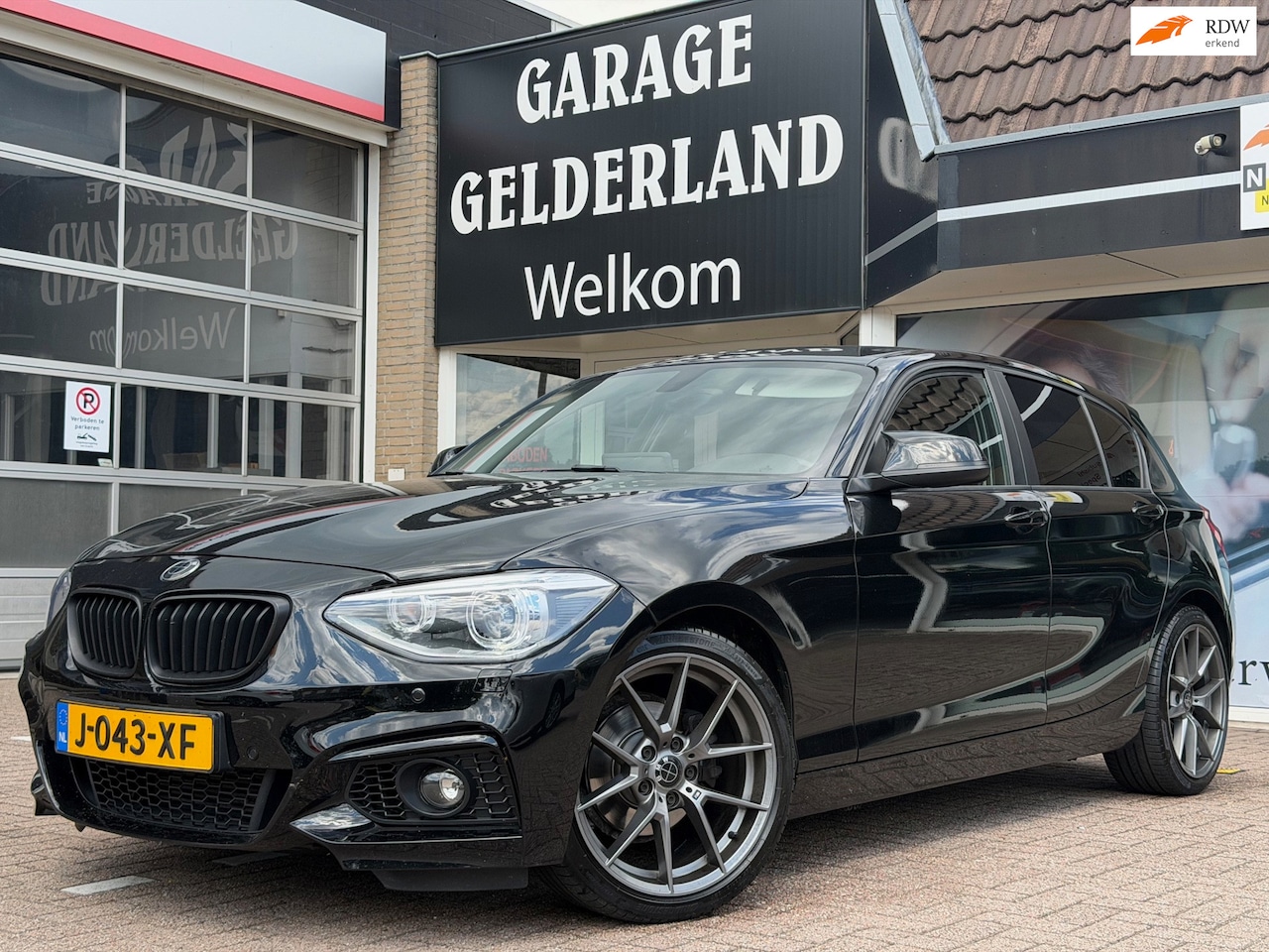 BMW 1-serie - 116i Business+ M-Sport | Navi | Bi-Xenon | Full-Led | Apple/Android | - AutoWereld.nl