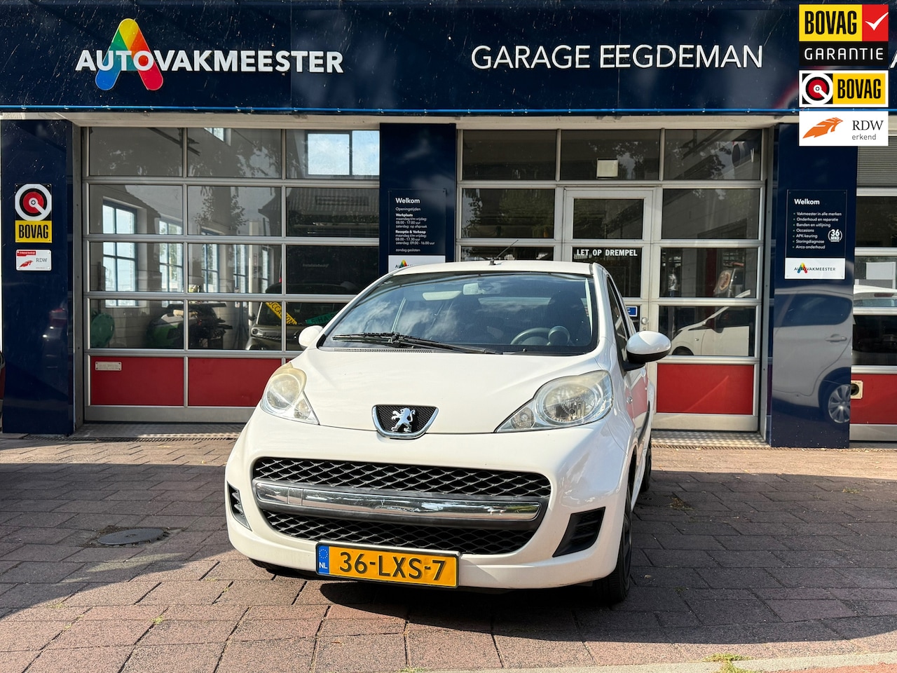 Peugeot 107 - 1.0-12V Urban Move 1.0-12V Urban Move - AutoWereld.nl