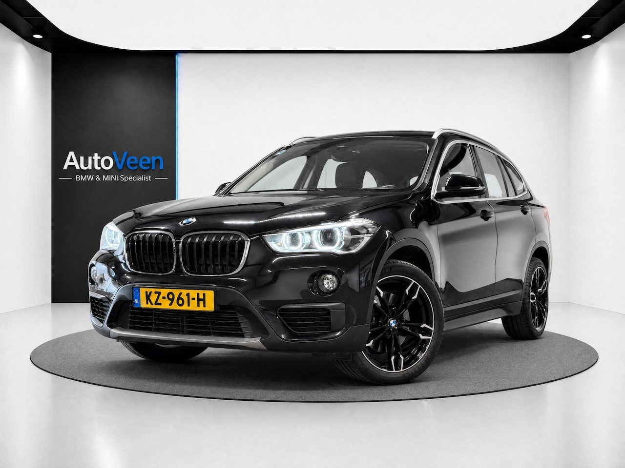 BMW X1 - SDrive20i Centennial High Executive (LED, LEDER, STOELVERWARMING, TREKHAAK) - AutoWereld.nl