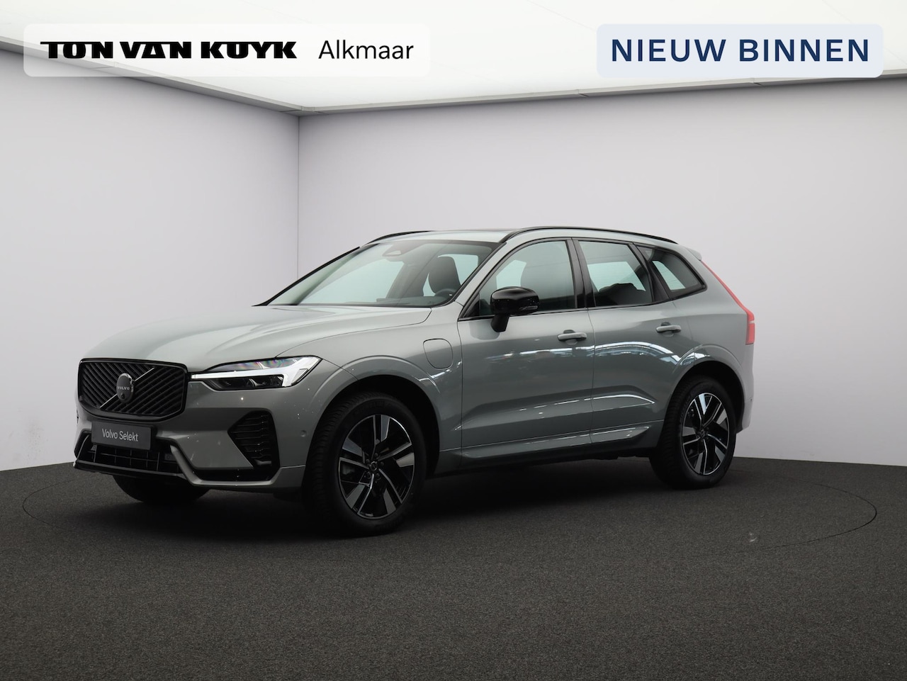 Volvo XC60 - 2.0 T6 Plug-in hybrid AWD Plus Dark / Head-Up Display / Trekhaak / 360 camera / Pano. dak - AutoWereld.nl