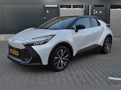 Toyota C-HR - 1.8 Hybrid First Edition Bi-Tone | garantie tot 12-2034 | Inruil mog | Stoel- stuurwielverwarming | Apple/Android |