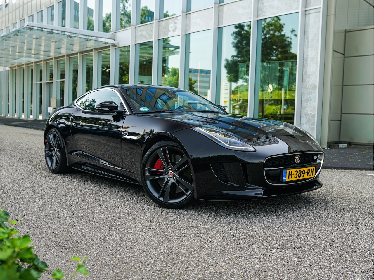 Jaguar F-type - 3.0 V6 S Coupé AWD British Design Edition l Pano l Meridian l Limited - AutoWereld.nl