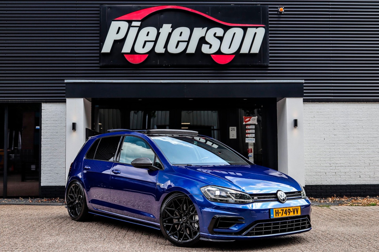 Volkswagen Golf - 2.0 TSI 4Motion R 7.5 CARBON PANO NAVI VOL! - AutoWereld.nl