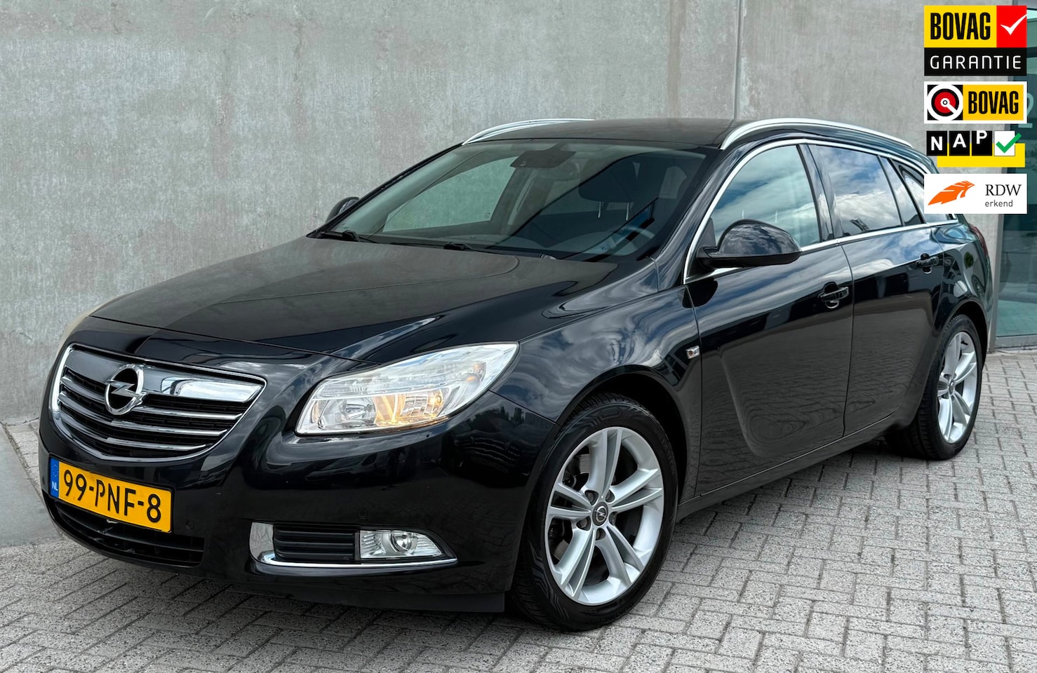 Opel Insignia Sports Tourer - 1.6 T Sport 2011 Zwart APK|NAP - AutoWereld.nl