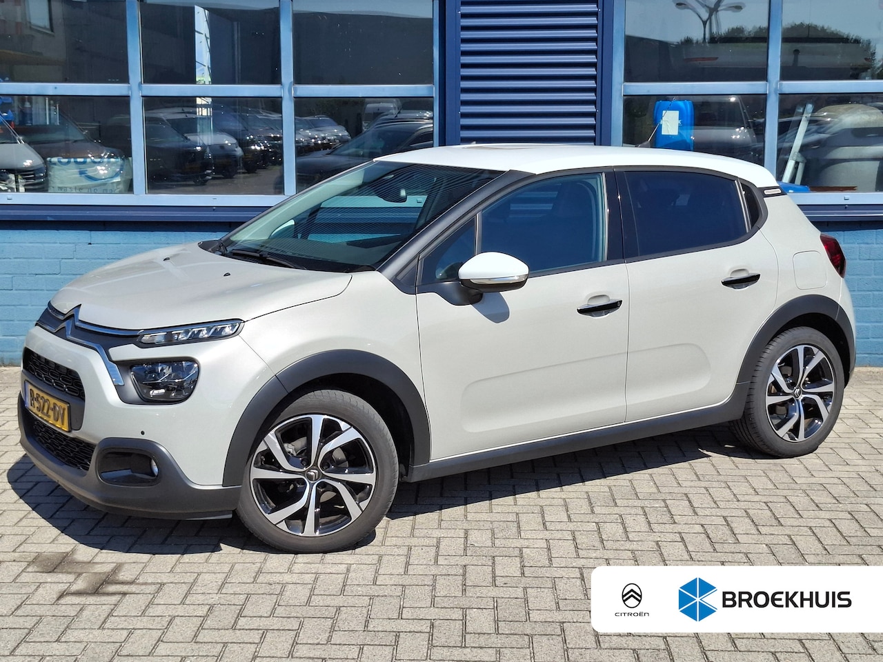 Citroën C3 - 1.2 PureTech 110 PK Shine | Achterbank in delen neerklapbaar | Achteropkomend verkeer waar - AutoWereld.nl