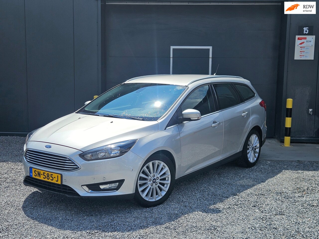 Ford Focus Wagon - 1.0 Titanium Vol optie Nette auto - AutoWereld.nl