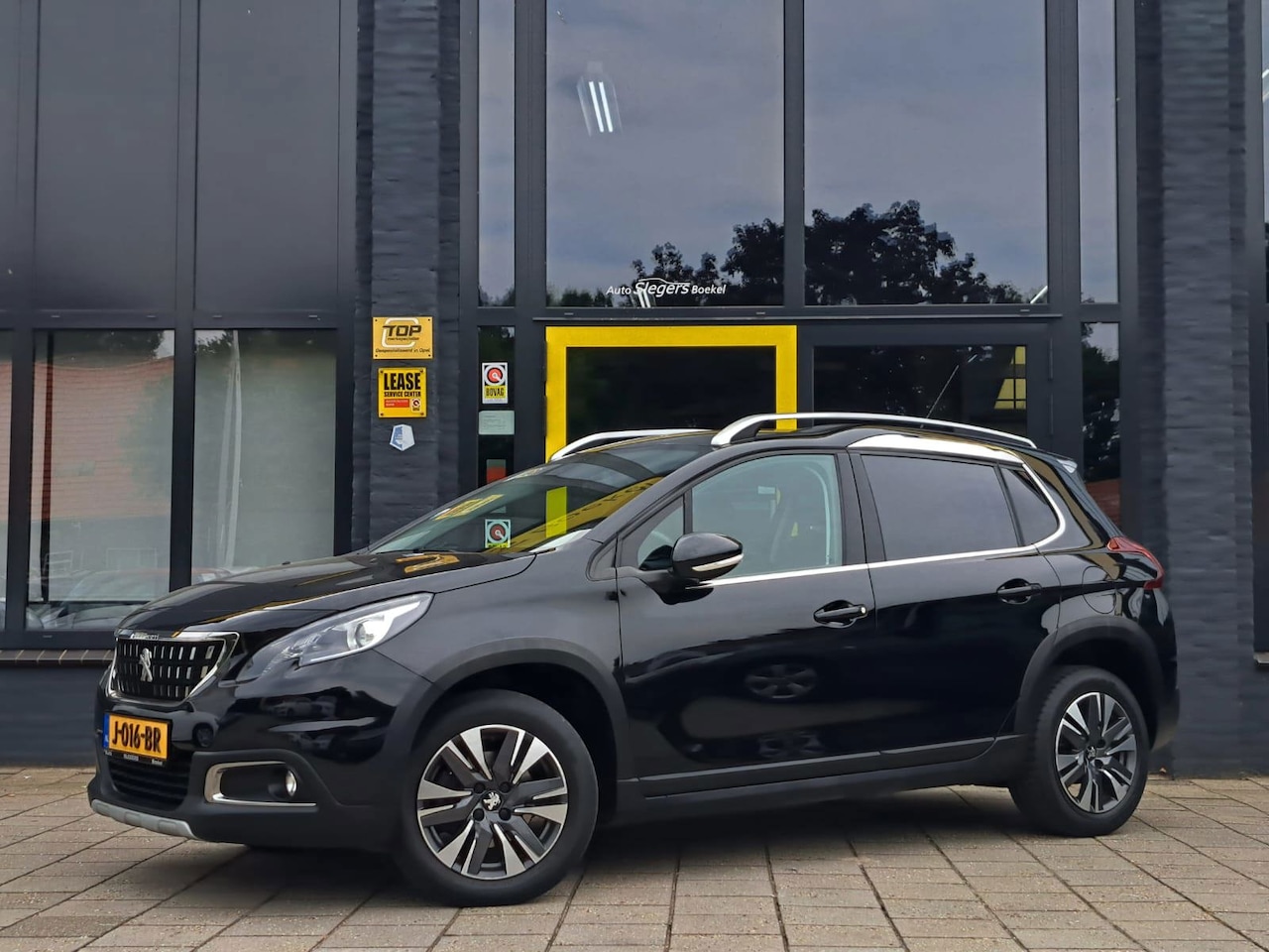 Peugeot 2008 - 1.2 PureTech | Trekhaak | Navi | Tel | Climate | Cruise - AutoWereld.nl