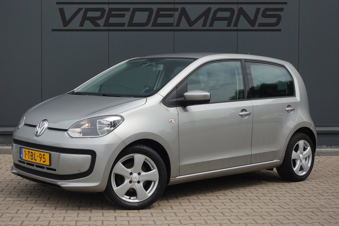 Volkswagen Up! - 1.0 move up! BlueMotion NAVI/AIRCO - AutoWereld.nl