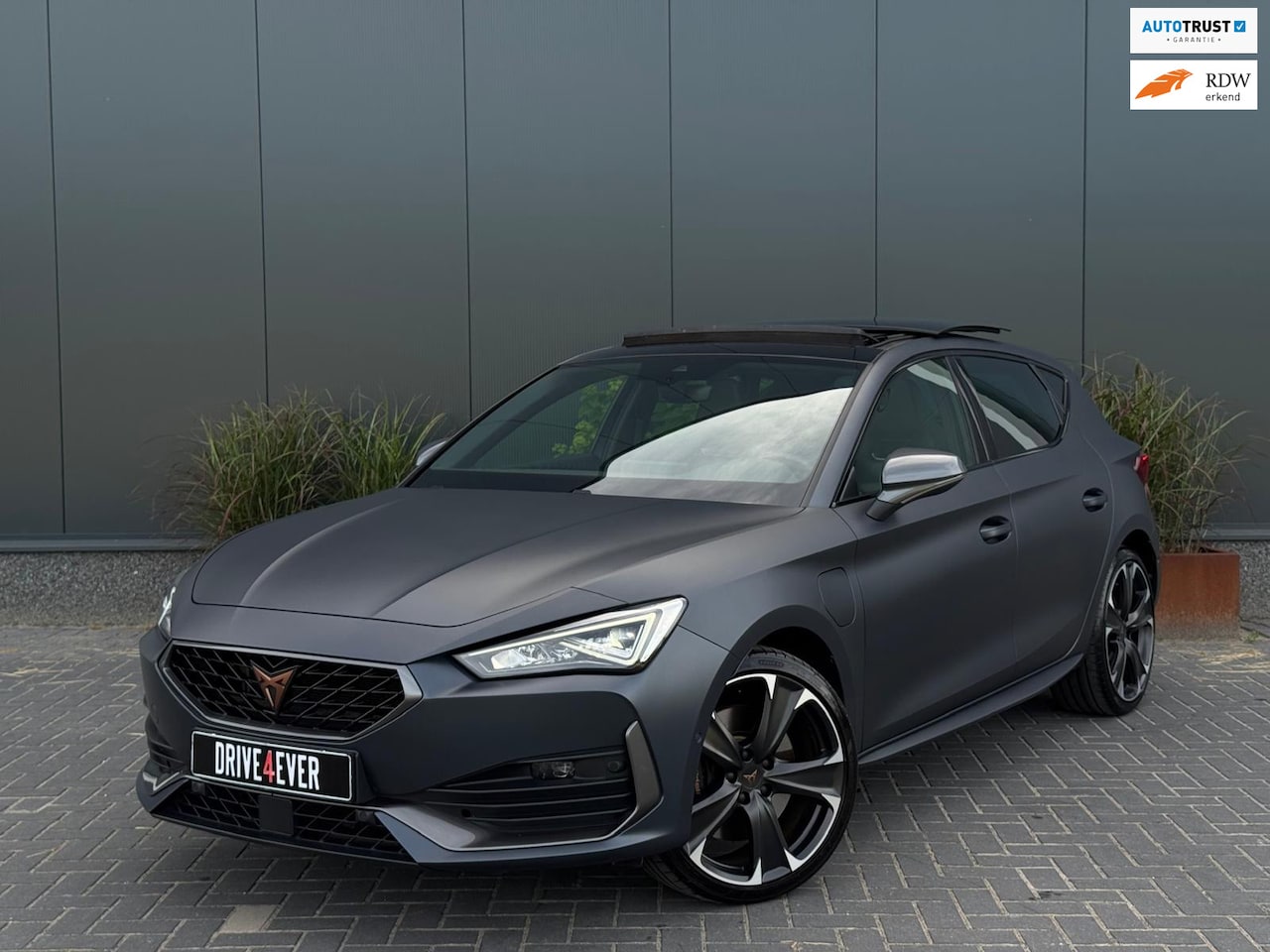 CUPRA Leon - 1.4 e-Hybrid VZ Copper 245PK PANO|NAVI|APPLE CARPLAY - AutoWereld.nl