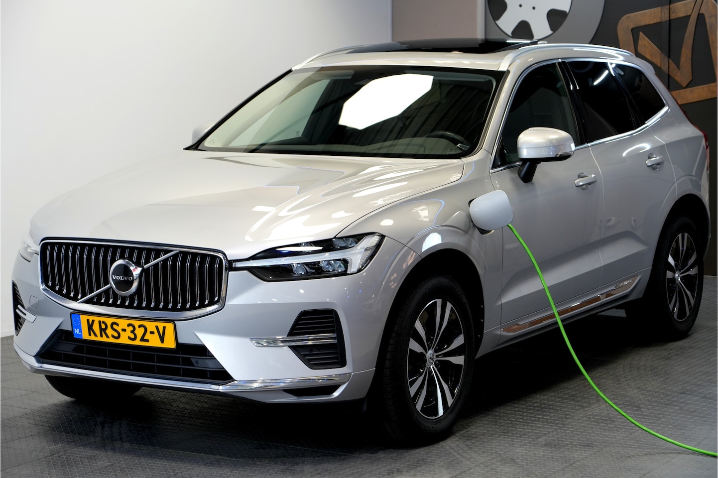 Volvo XC60 - 2.0 T6 Plug-in hybrid AWD 293kW/399pk Aut8 Long Range Bright PANORAMADAK + LEDER + ADAPT.C - AutoWereld.nl