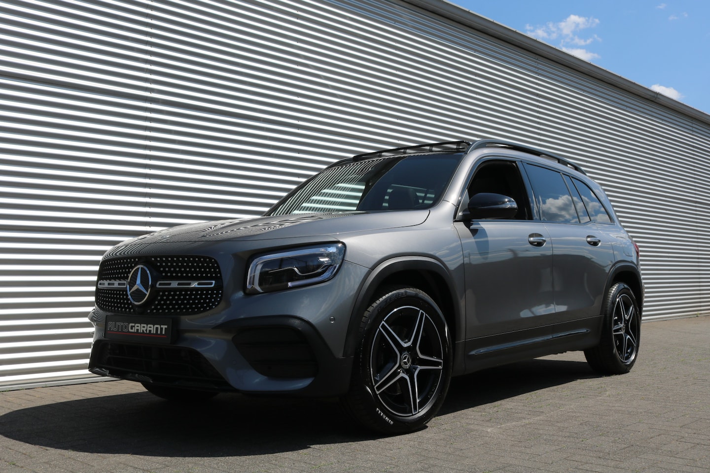 Mercedes-Benz GLB - 200 AMG Pakket AMG NightPakket (Pano Sportleder/Memory Carplay Sfeer Distronic Camera Keyl - AutoWereld.nl