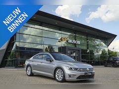 Volkswagen Passat - 1.4 TSI GTE 218pk Highline Panoramadak Camera *SOH 95%* Carplay NLauto LED Adaptive cruise
