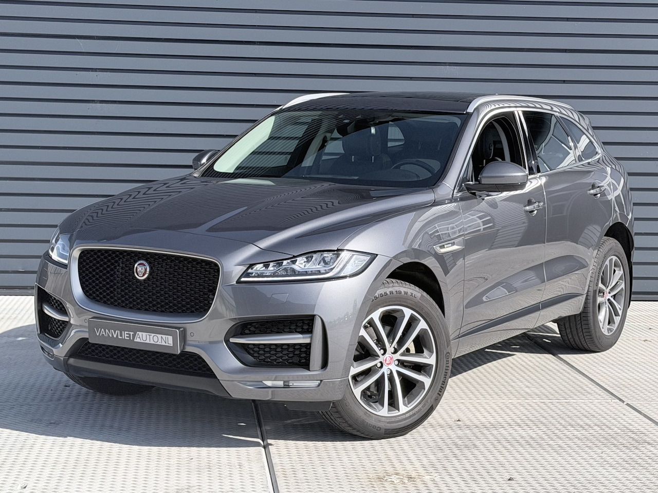 Jaguar F-Pace - 2.0 Portfolio AWD AUTOMAAT / R Sport / Panorama Dak / Camera / 42000 KM  / 1 e eig - AutoWereld.nl